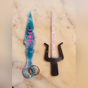 2/$25 set of 2 keychain daggers
